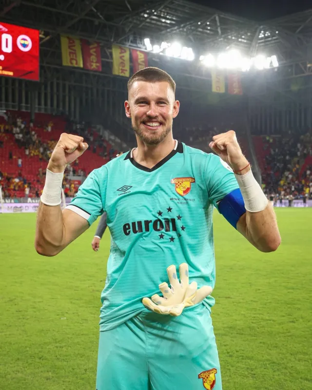 Göztepe'nin Başarılı File Bekçisi Mateusz Lis'ten Milli Takım Sitemi: