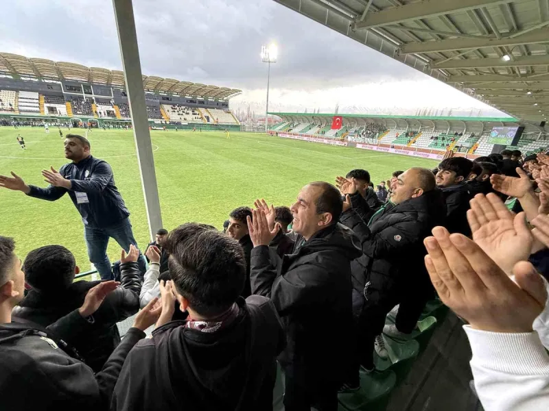 Iğdır Valisi Taşolar, Taraftarlarla Birlikte Coşkulu Destek Verdi