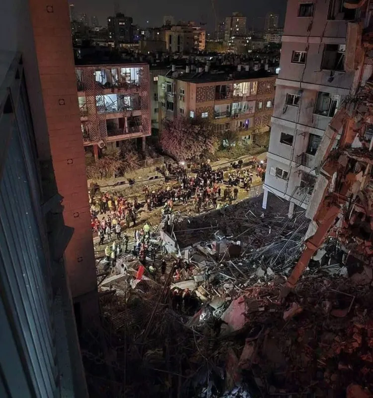İran Füzeleri İsrail'in Güneyindeki Arad Kentini Vurdu