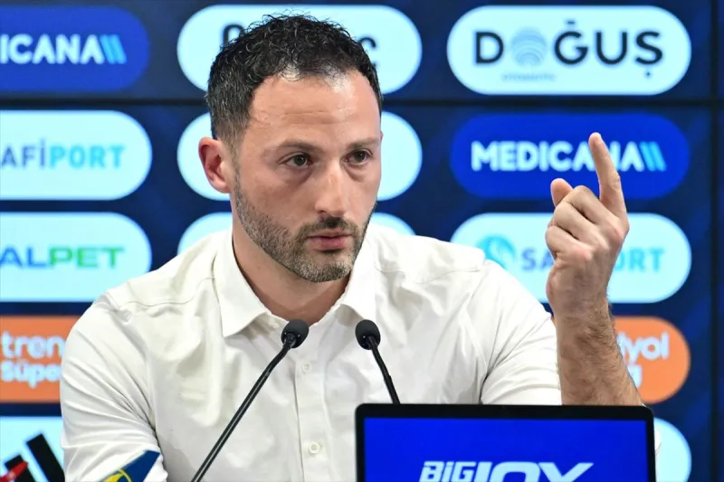 İtalyan Devi Domenico Tedesco'nun Peşinde: Serie A'dan Sürpriz Hamle