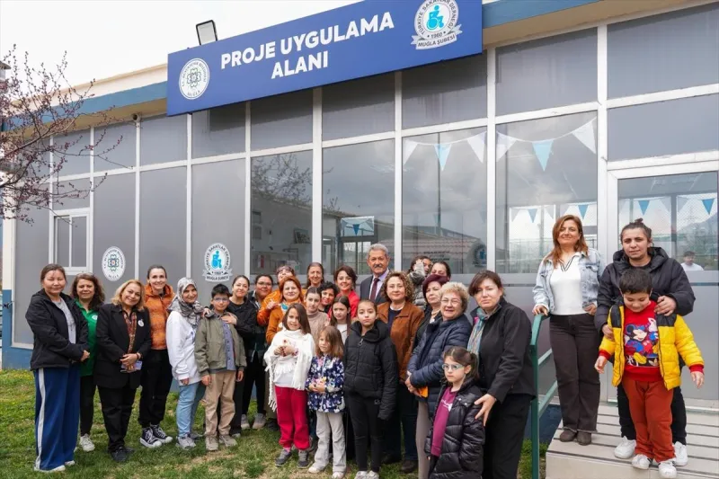Muğla'da down sendromlular farkındalık için çorap ve ağaç boyama yaptı