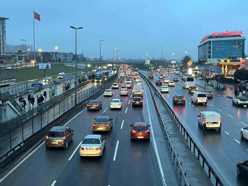 Ramazan Bayramı Sonrası İstanbul Trafik Yoğunluğu: Vatandaşlar Zor Anlar Yaşadı