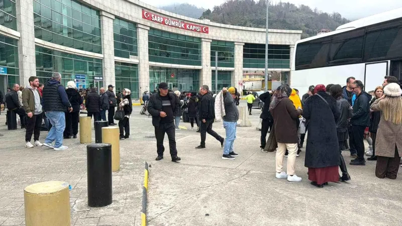 Ramazan Bayramı Tatilinde Sarp Sınır Kapısı'nda Yoğunluğun Nedenleri