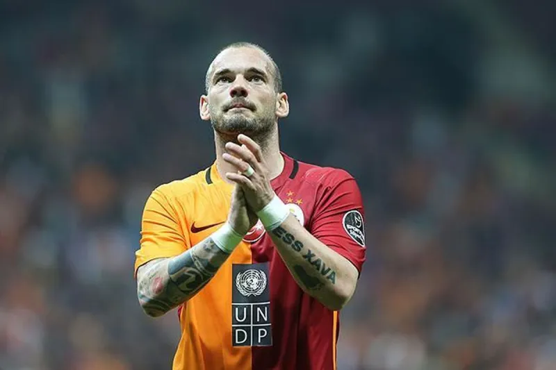 Sneijder'den ırkçılık iddiaları sonrası Liverpool'a zehir zemberek sözler