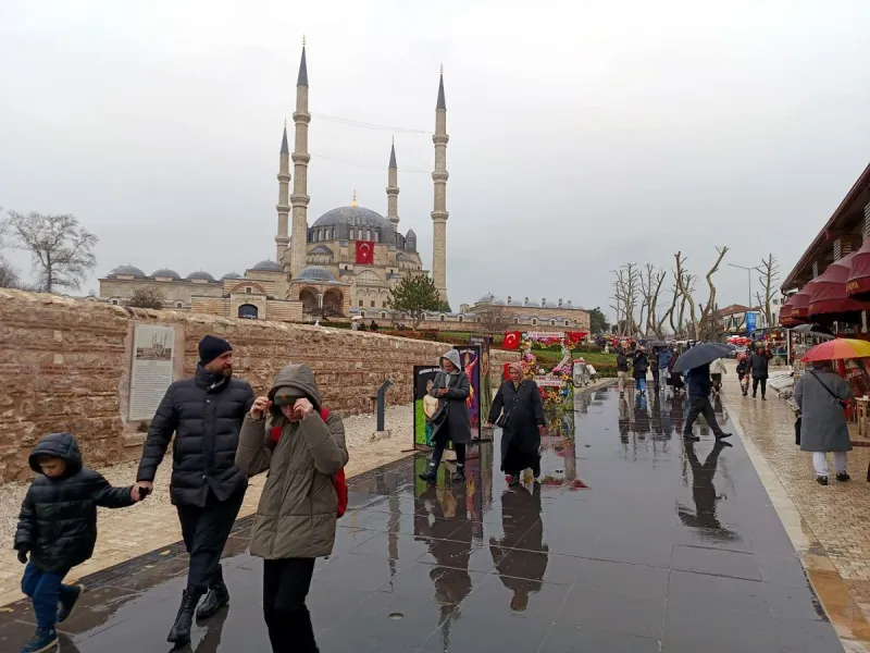 Tarihi Doku ve Lezzet Durakları: Edirne Bayramda Ziyaretçi Akınına Uğradı