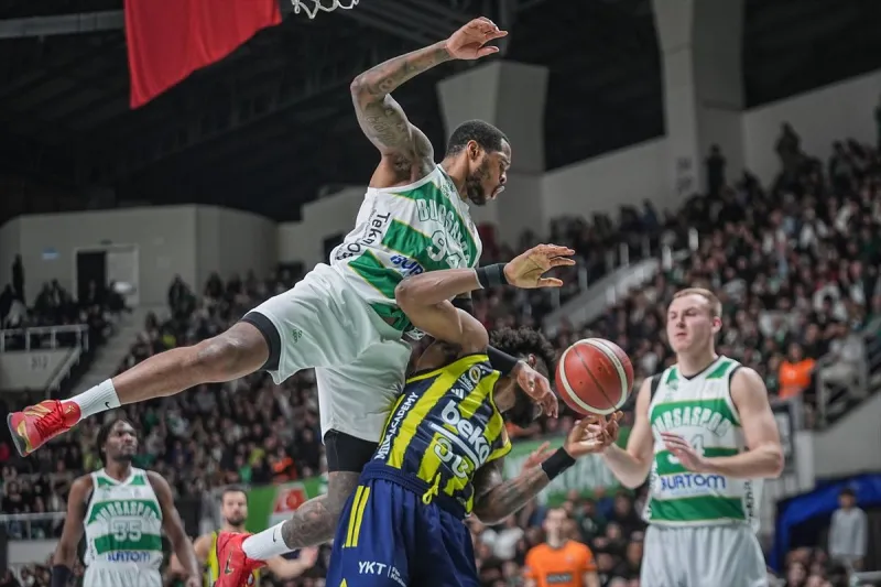 Türkiye'de Basketbol Ateşi: Bursaspor'un Fenerbahçe Beko'ya Karşı Zaferi