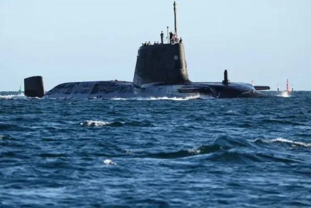 Orta Doğu'da Kritik Hamle: İngiliz Nükleer Denizaltısı HMS Anson Umman Denizi'ne Konuşlandı