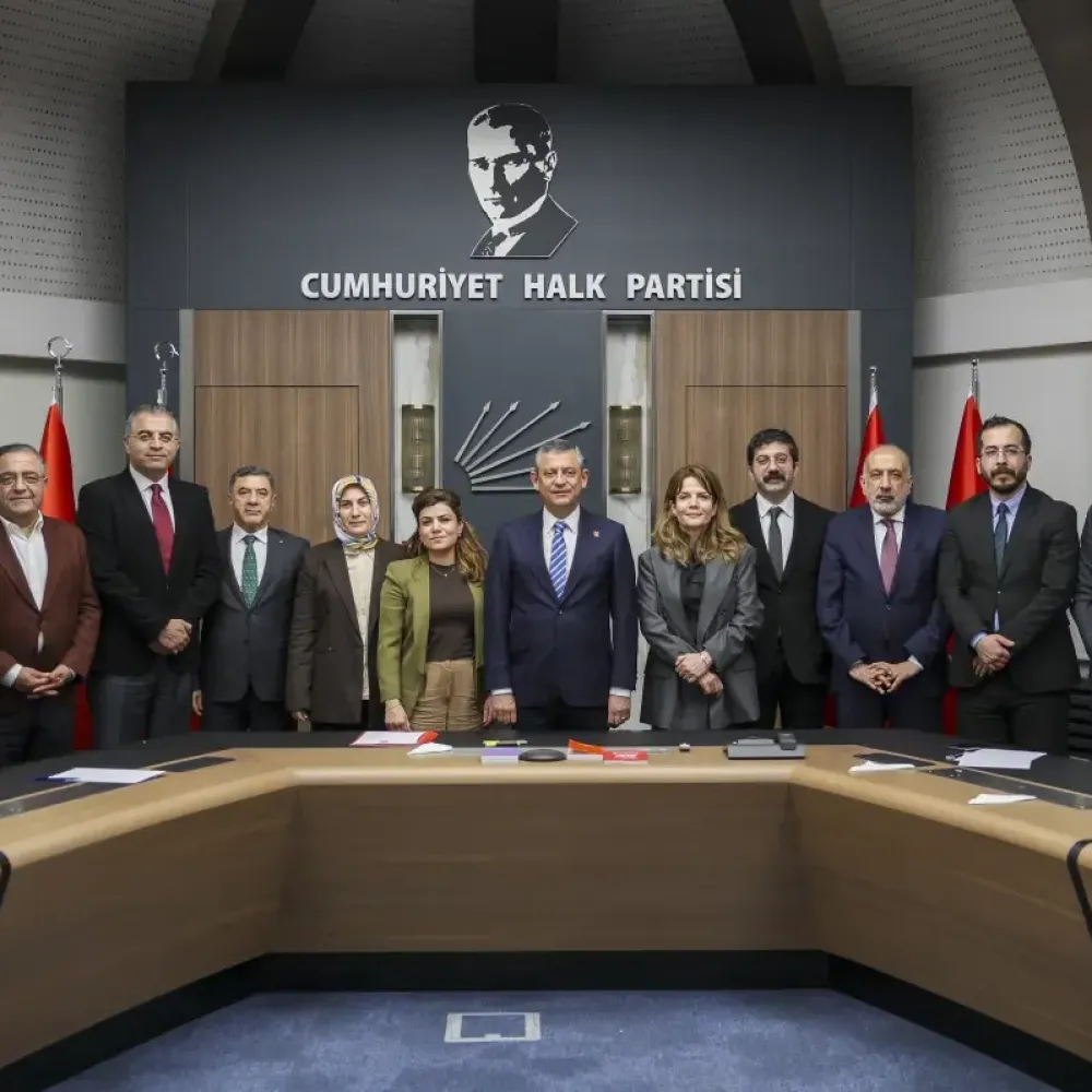 Özgür Özel, Diyarbakır Kent Koruma ve Dayanışma Platformu temsilcileri ile buluştu