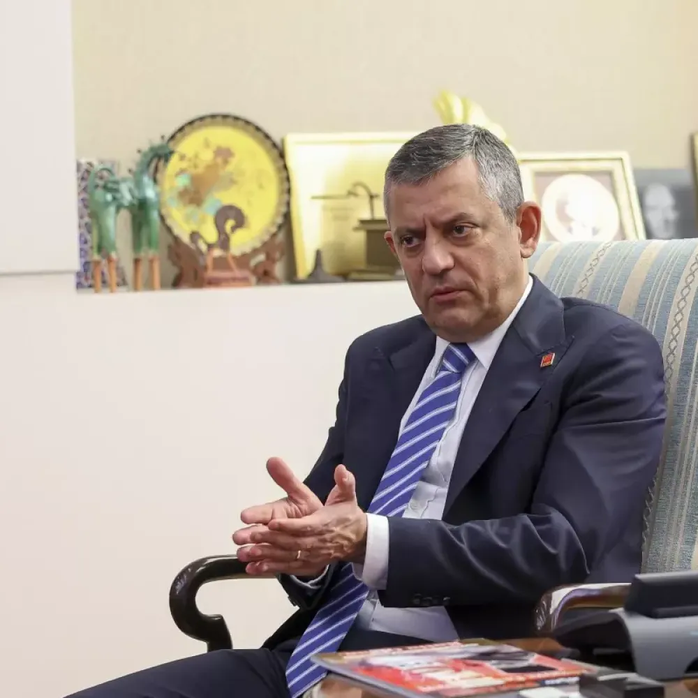 Özgür Özel, şehit ve gazi derneklerinin temsilcileriyle bir araya geldi