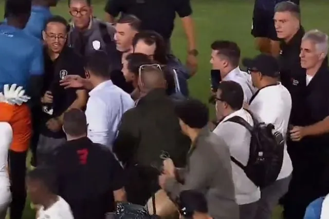 Resmen sıraya girdiler! Yenildikleri maçtan sonra yaptıkları olay oldu