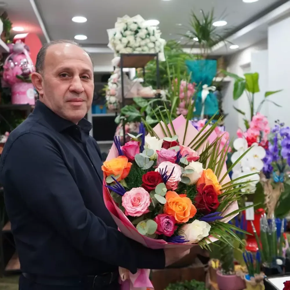 Sevgililer için gül 200, orkide 2 bin liradan başlıyor