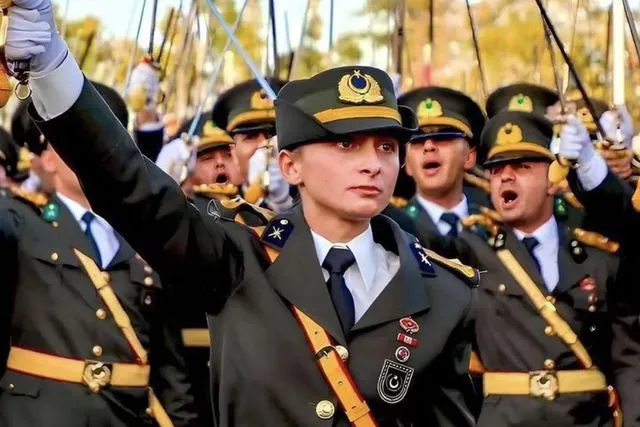 Teğmen Ebru Eroğlu'nun İhraç Davasında Karar: Mahkeme İptal Talebini Reddetti