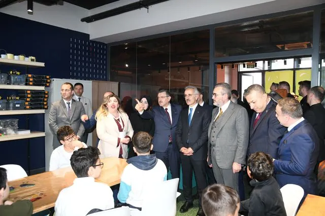 Ulaştırma ve Altyapı Bakanının Trabzon Ziyareti: Bilim Merkezi ve Hasarlı Fabrika