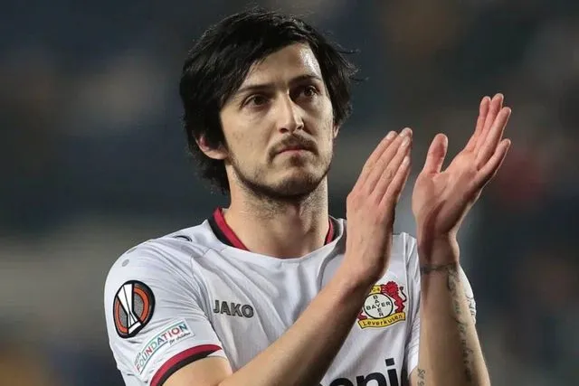 Yaptığı paylaşımın bedeli çok ağır oldu! Yıldız futbolcuya büyük şok
