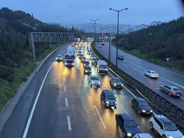 Yollarda bayram tatilinden dönüş yoğunluğu başladı